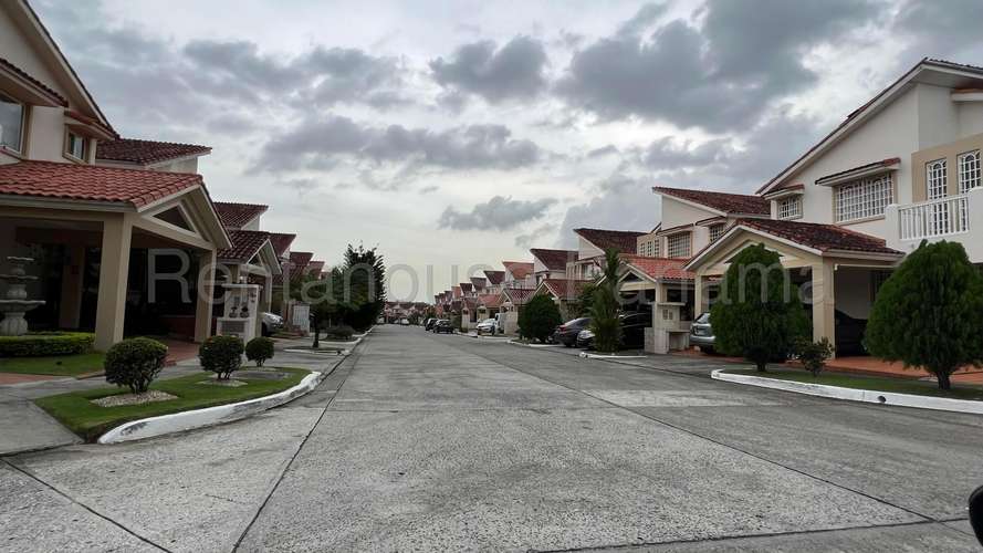 Vendo Casa de 286.97m2 en Brisas Del Golf BRISAS HEIGHTS 26-3087SRZ