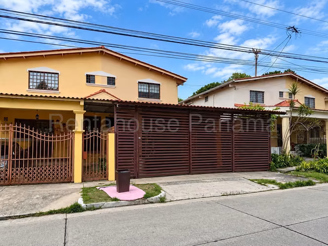Venta de Casa en Colinas Cerro Viento 211 Mts PD