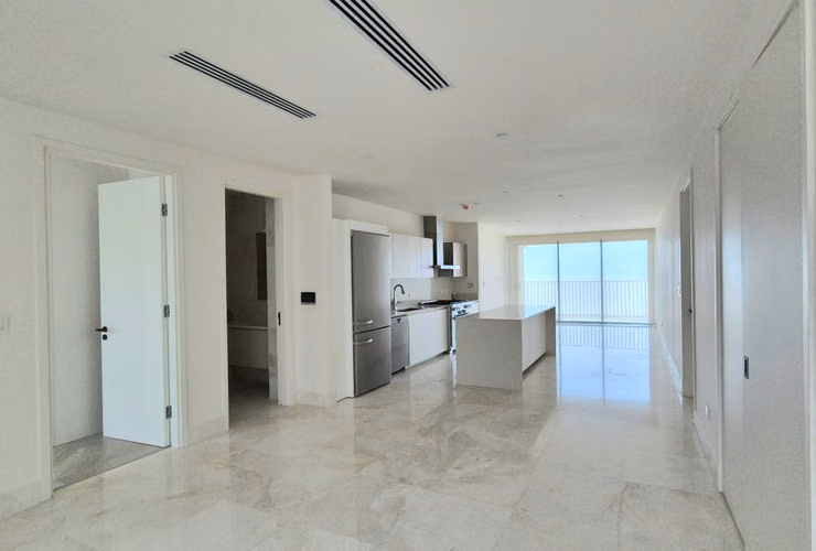 Apartment on Ocean Reef Island | 2 Bedrooms | Appliances Included | Balcony