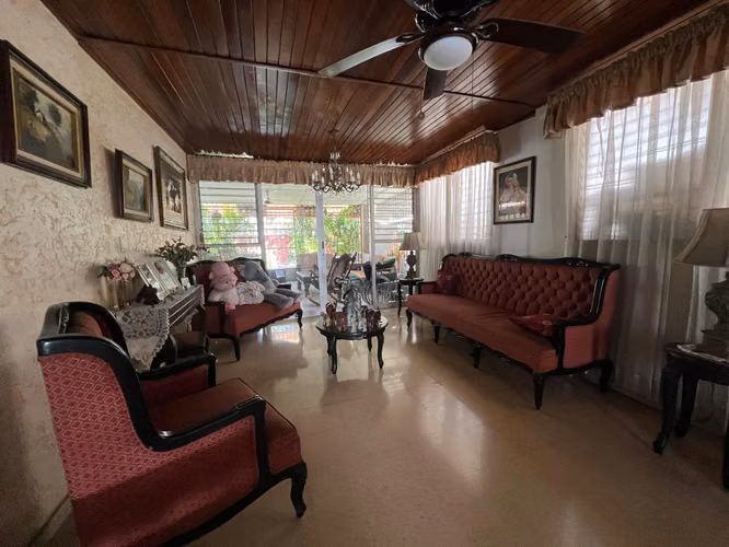 CASA EN VENTA EN CHANIS – AMPLIA PROPIEDAD DE DOS PLANTAS