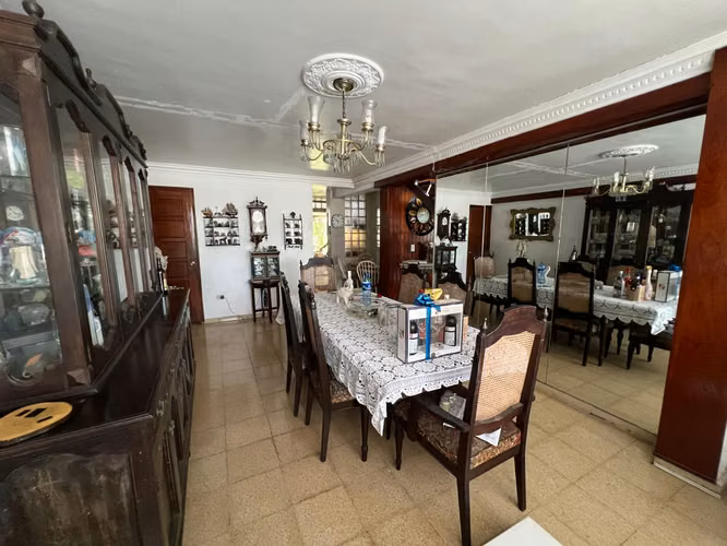 CASA EN VENTA EN CHANIS – AMPLIA PROPIEDAD DE DOS PLANTAS