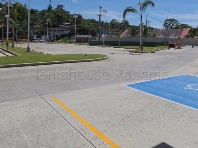SE ALQUILA LOCAL COMERCIAL A ESTRENAR EN PLAZA UBICADA EN CATIVÁ COLÓN 27-2866/GMB