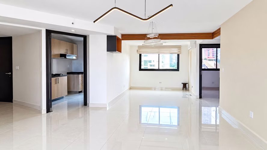 THE CRAB I EMPTY I 2 BEDROOMS I 119 M ² I BALCONY I NEAR THE METRO