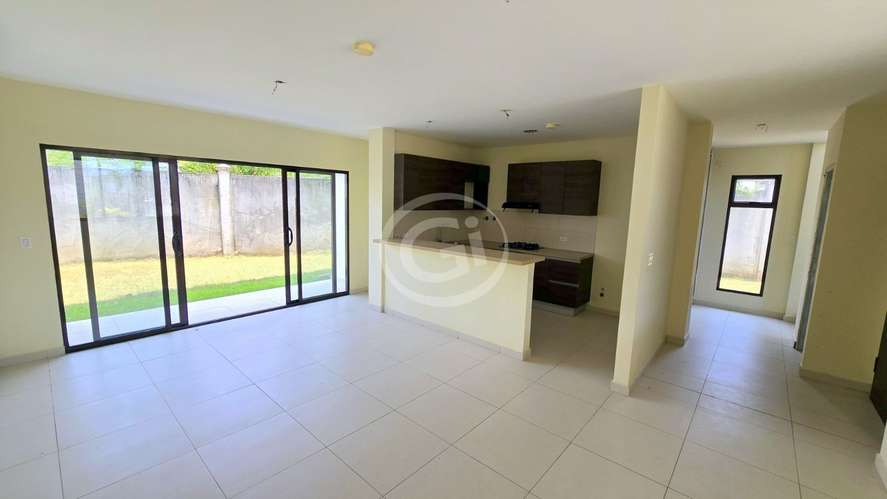 Venta Casa Esquinera Costa Linda. Precio de Oportunidad Negociable. - Imagen 3