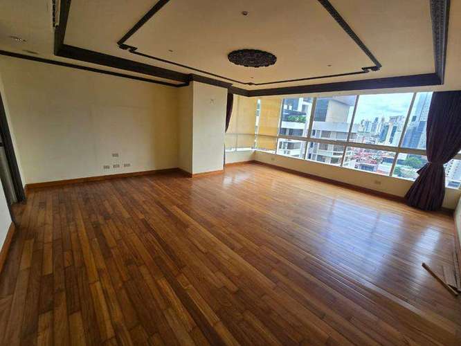 Ave. Balboa, P.H. Princesa y Condesa del Mar