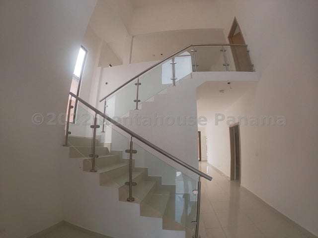 Se vende casa duplex en Clayton Forest, Clayton GCEA22-9353