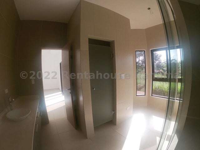 Se vende casa duplex en Clayton Forest, Clayton GCEA22-9353