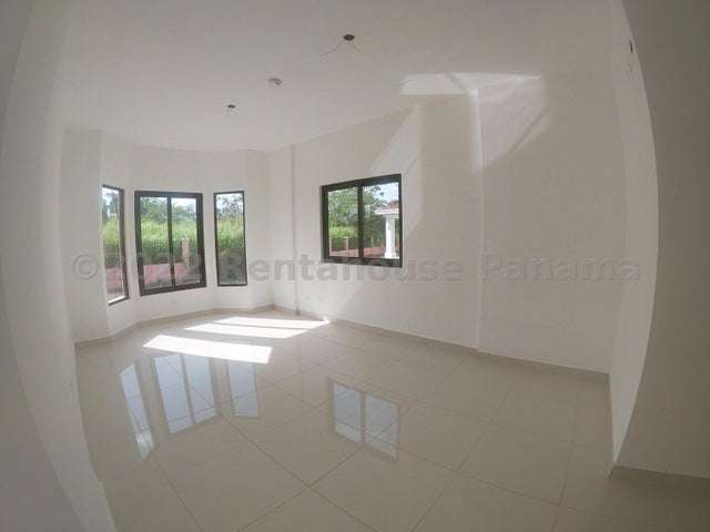 Se vende casa duplex en Clayton Forest, Clayton GCEA22-9353
