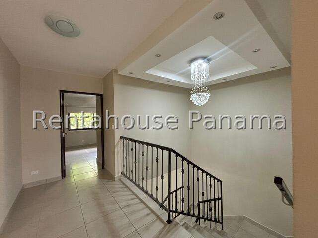 Se vende casa en Embassy Club, Clayton GCEA25-4291