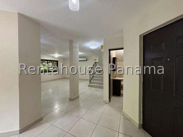 Se vende casa en Embassy Club, Clayton GCEA25-4291