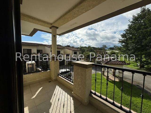 Se vende casa en Embassy Club, Clayton GCEA25-4291