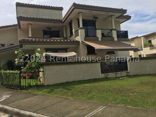 Se vende casa en Embassy Club, Clayton GCEA25-4291
