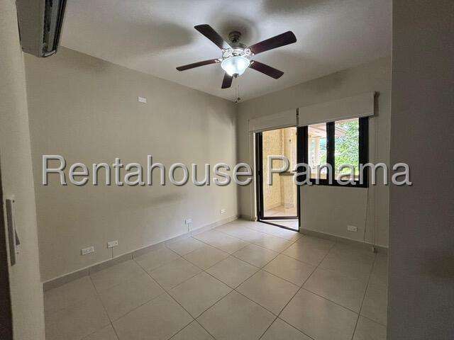 Se vende casa en Embassy Club, Clayton GCEA25-4291