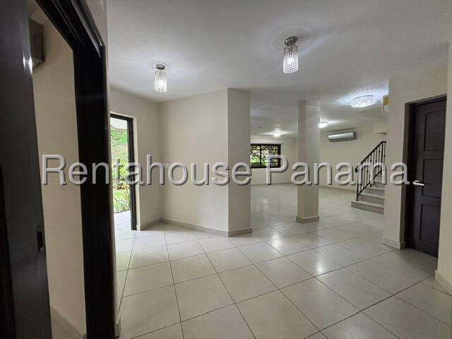 Se vende casa en Embassy Club, Clayton GCEA25-4291