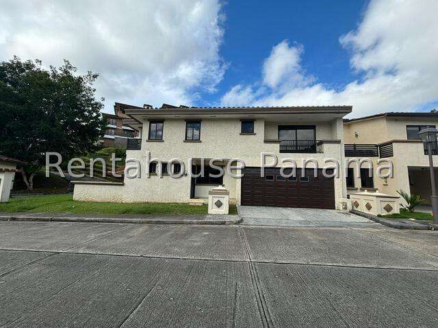 Se vende casa en Embassy Club, Clayton GCEA25-4291
