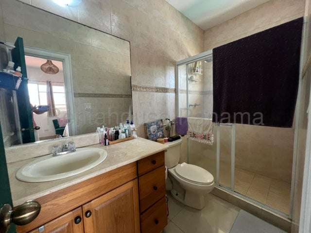 Se vende casa en PH Palmeras del Este, Costa del Este GCEA26-6913