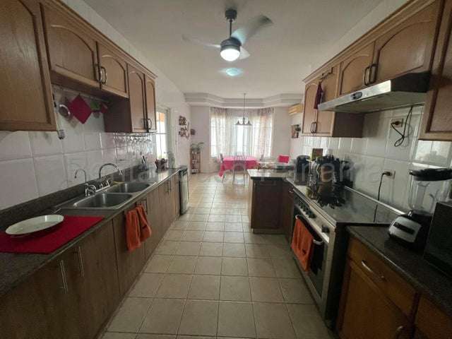 Se vende casa en PH Palmeras del Este, Costa del Este GCEA26-6913