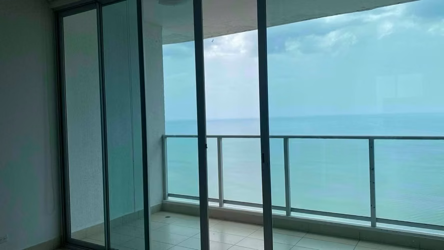 Venta PH Dupont Piso Alto Vista al Mar - Imagen 2