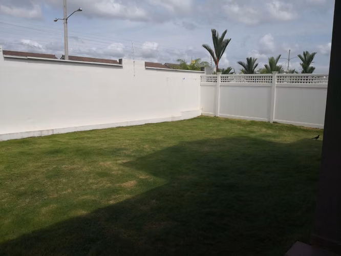 Brisas del Golf | Casa 2 Niveles | 3 Rec c/ Baño | 5 Baños | CBE | Jardín y Patio | Vacía | 2 Parking | 300m | $1,950 - Imagen 5