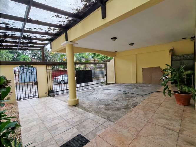Casa en Venta en Ancón | Amplios espacios 348 m2 CT