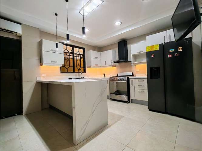Casa en Venta en Ancón | Amplios espacios 348 m2 CT