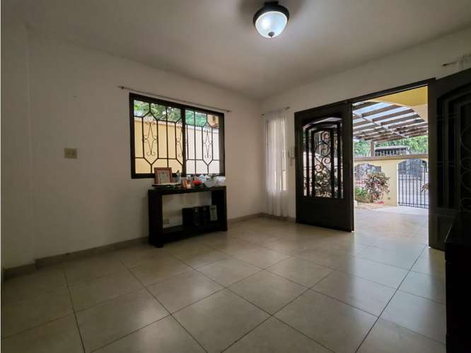 Casa en Venta en Ancón | Amplios espacios 348 m2 CT