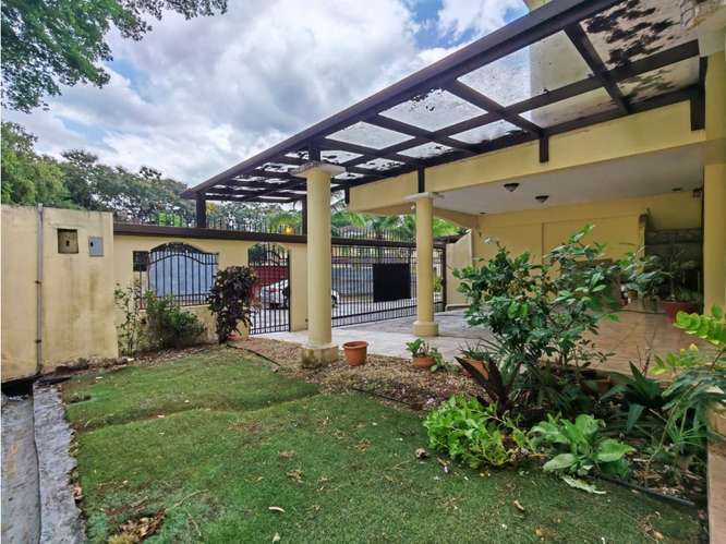 Casa en Venta en Ancón | Amplios espacios 348 m2 CT