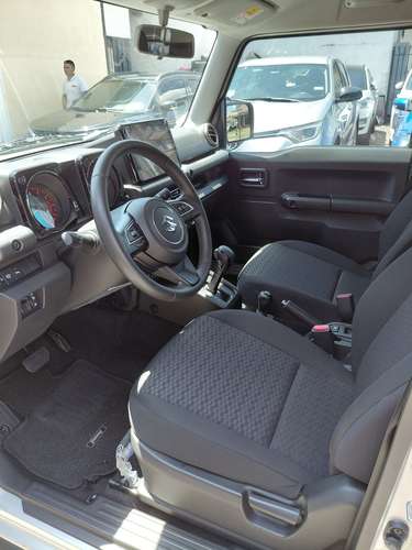 2025 Suzuki Jimny GLX - 2428 km - garantía de agencia hasta noviembre 2028 - Imagen 9