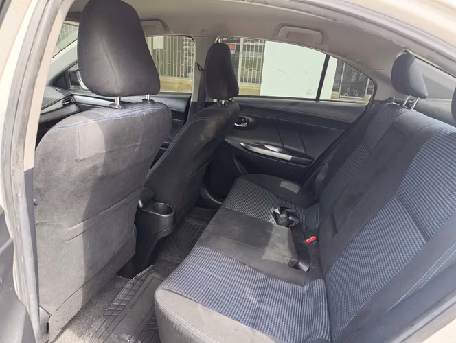 TOYOTA YARIS 2014 AUTOMATICO - Imagen 6