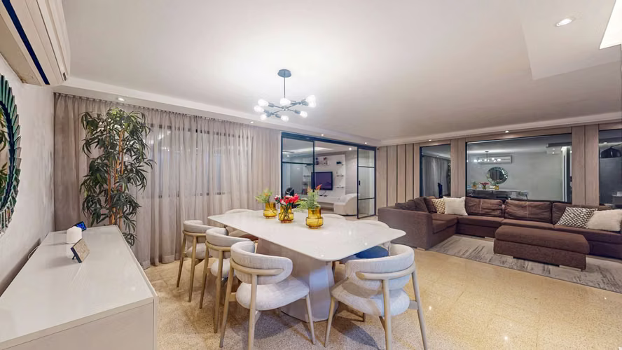 Venta de casa con acabados modernos y amplios espacios en Altos de las Lomas – Urbanización La Loma - Imagen 4