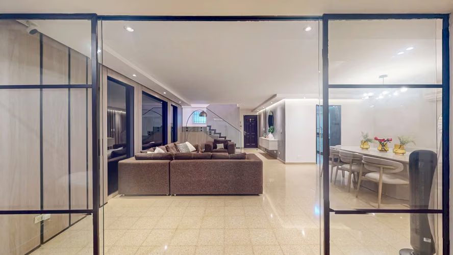 Venta de casa con acabados modernos y amplios espacios en Altos de las Lomas – Urbanización La Loma - Imagen 6