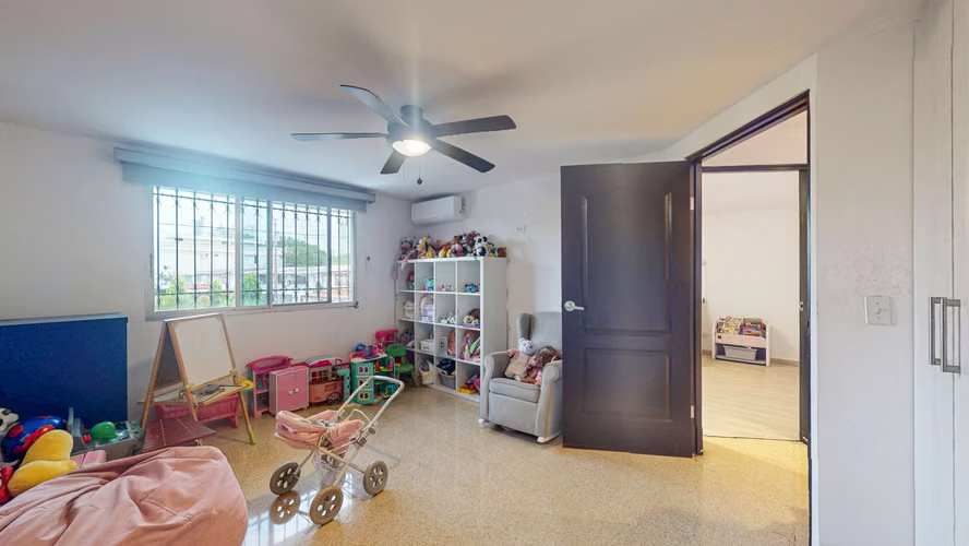 Venta de casa con acabados modernos y amplios espacios en Altos de las Lomas – Urbanización La Loma - Imagen 18