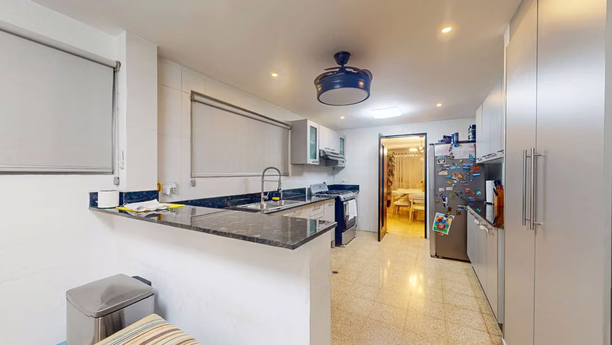 Venta de casa con acabados modernos y amplios espacios en Altos de las Lomas – Urbanización La Loma - Imagen 11