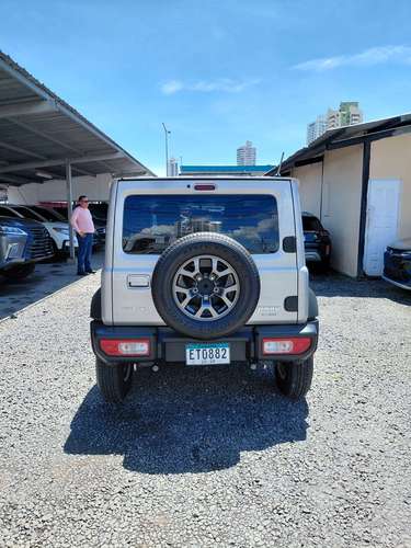 2025 Suzuki Jimny GLX - 2509 km - Garantía de agencia hasta noviembre 2028 - Imagen 5