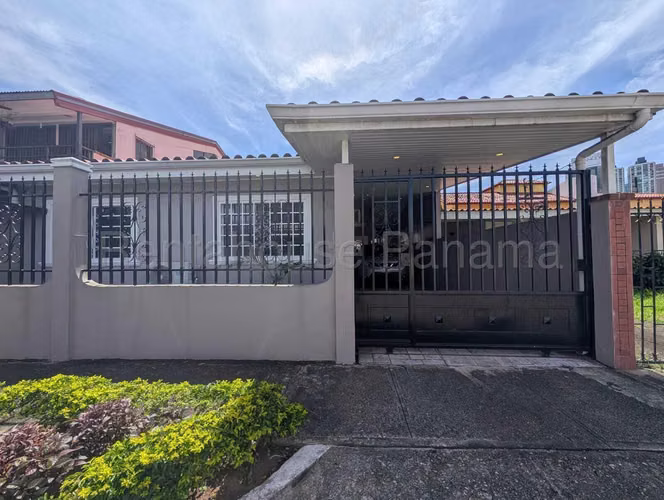 Venta de Casa en Nuevo Reparto, Diseño Moderno y Acogedor 27LGG2876 - Imagen 2