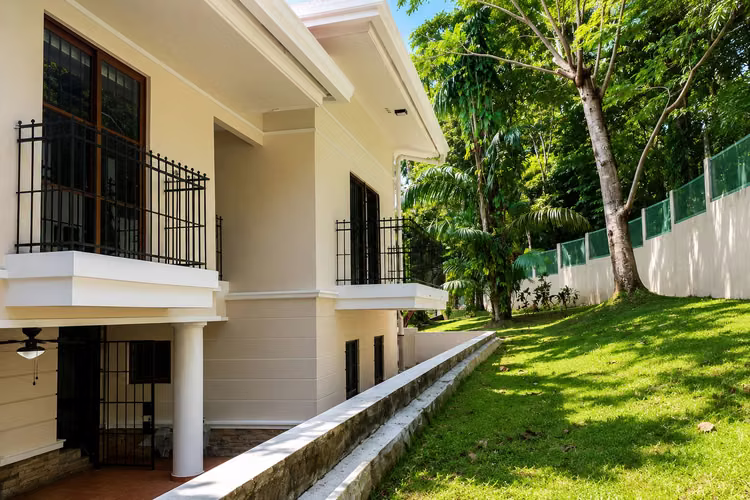 SE VENDE| CASA| CLAYTON| SENDERO CAMINO DE CRUCES - Imagen 2