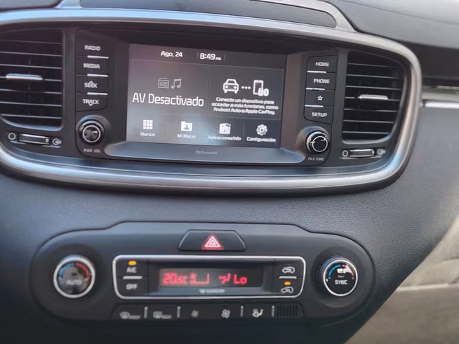 KIA SORENTO 2019 AUTOMÁTICA ÚNICO DUEÑO NEGOCIABLE  - Imagen 17