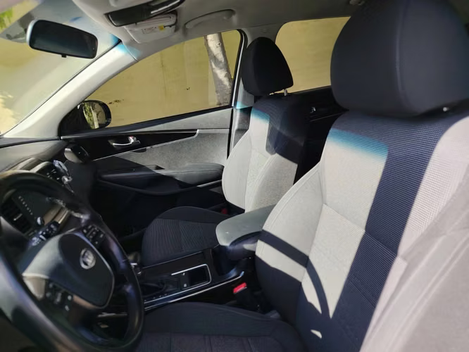 KIA SORENTO 2019 AUTOMÁTICA ÚNICO DUEÑO NEGOCIABLE  - Imagen 6