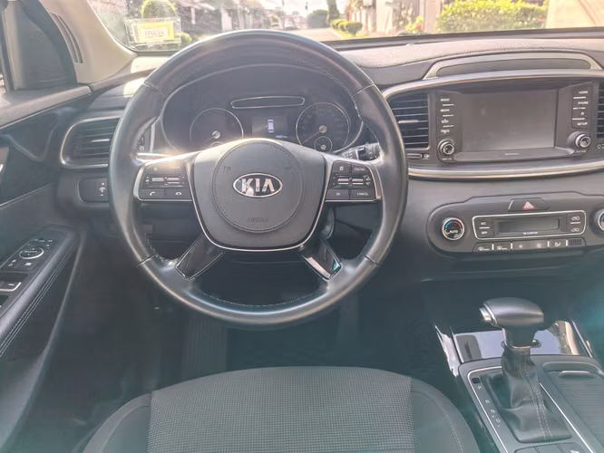 KIA SORENTO 2019 AUTOMÁTICA ÚNICO DUEÑO NEGOCIABLE  - Imagen 7
