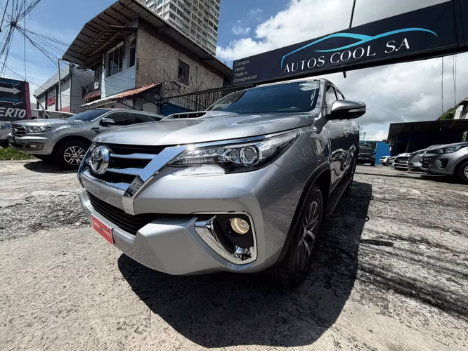 TOYOTA FORTUNER 2017 AUTOMATICA 4X4 TURBO 3.0 DIESEL UNICA DUEÑA SOLO 18mil km COMO NUEVA - Imagen 2