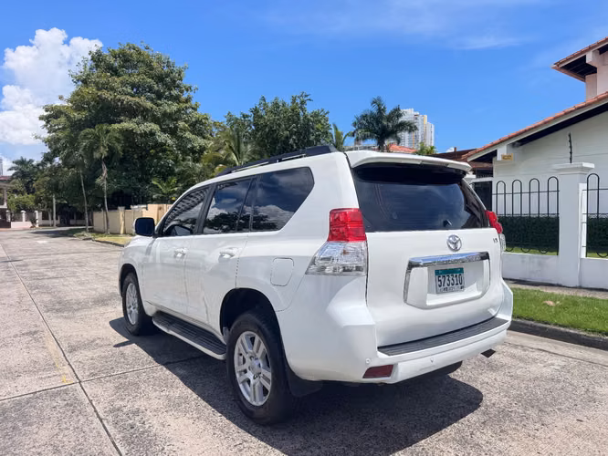 Toyota Land Cruiser Prado 2011 VX - Imagen 4