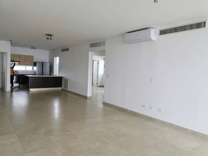 En Venta Apto en H2O Av Balboa $184,000