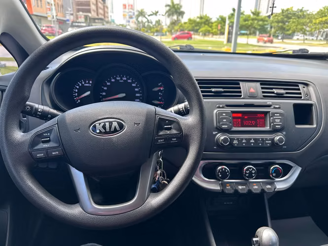 Vendo kia Río poco kilometraje  - Imagen 10