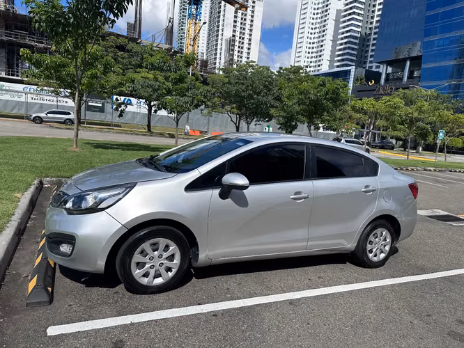 Vendo kia Río poco kilometraje  - Imagen 2