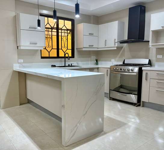 Casa en Ancon con Amplia Terraza - Imagen 9
