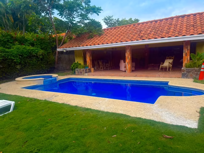 LINDA Y ESPACIOSA CASA DENTRO DEL CLUB ECUESTRE CORONADO - Imagen 1