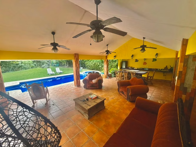 LINDA Y ESPACIOSA CASA DENTRO DEL CLUB ECUESTRE CORONADO - Imagen 2