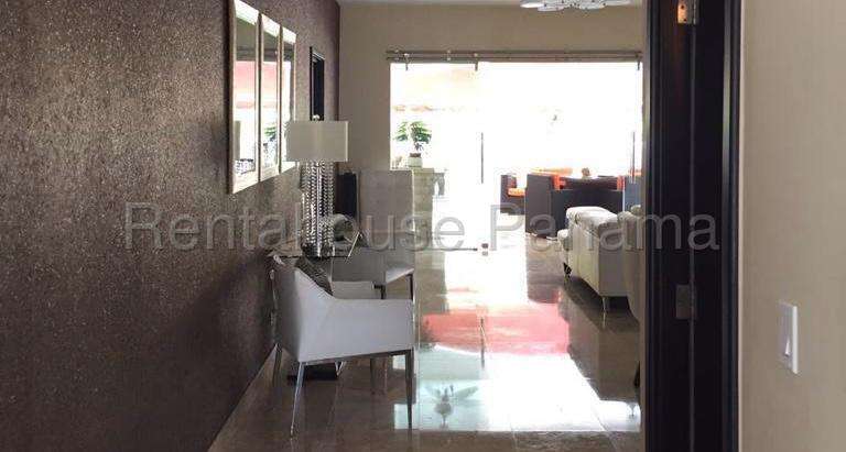 Casa Amoblada en Alquiler en Clayton KC