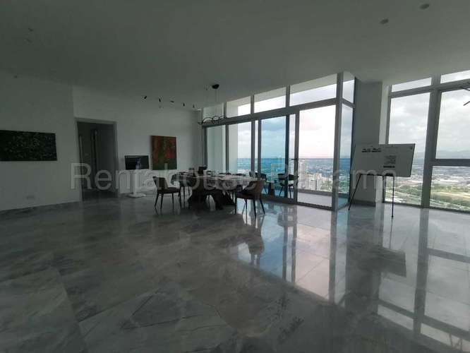 Penthouse en Alquiler en PH Ivy Tower, Santa María KC