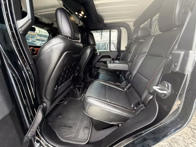 JEEP GLADIATOR RUBICON AÑO 2023 AUTOMATICA 4X4 FULL EXTRAS UNICO DUEÑO COMORADA EL AUTO STAR - Imagen 7
